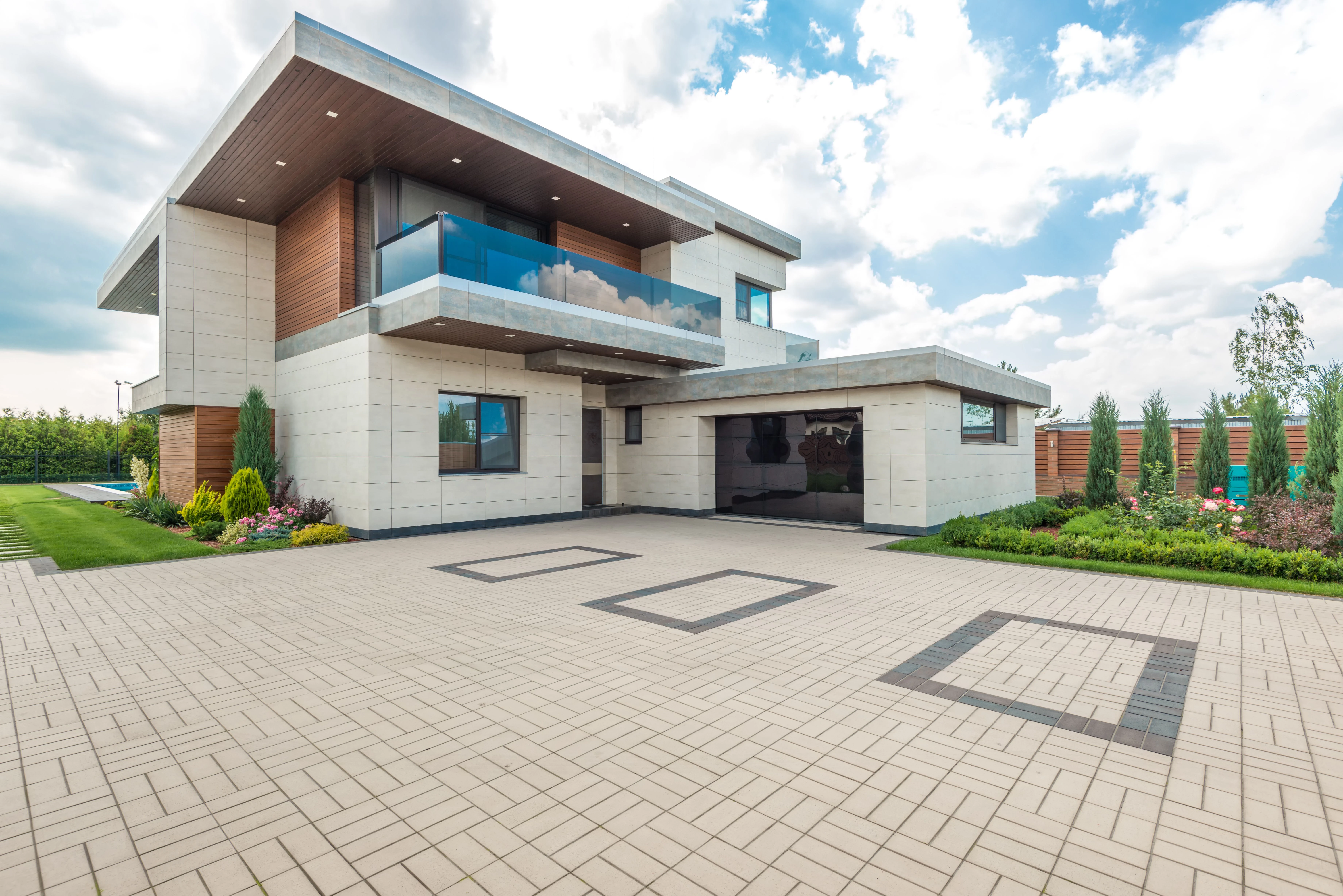 Residential garage door in Carnation