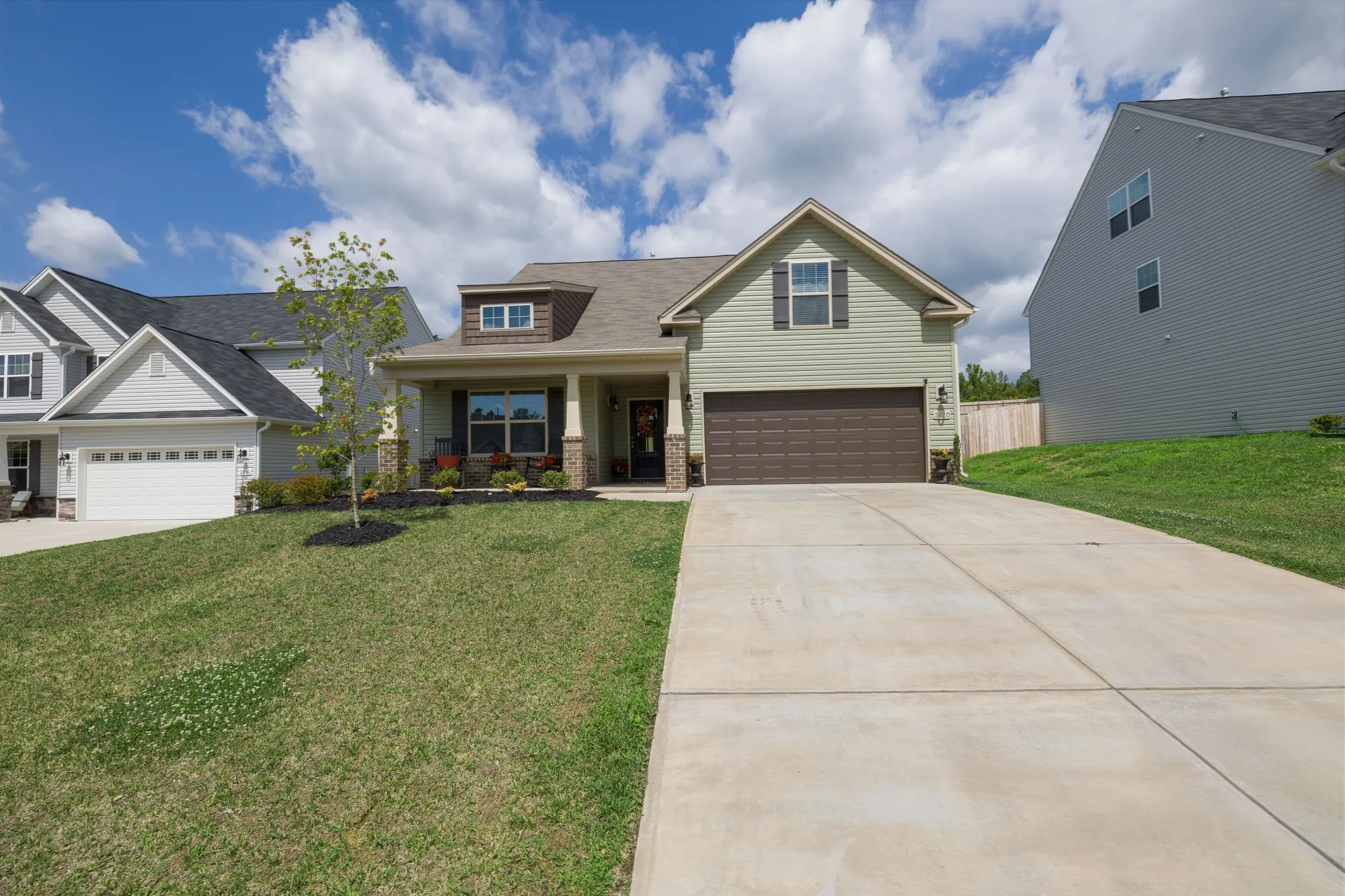 Residential garage door in Mirrormont